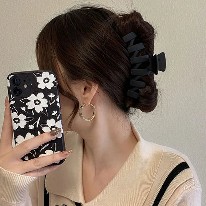 Elegant Black Geometric Hair Claw Clip – Toothed Hairpin for Women
