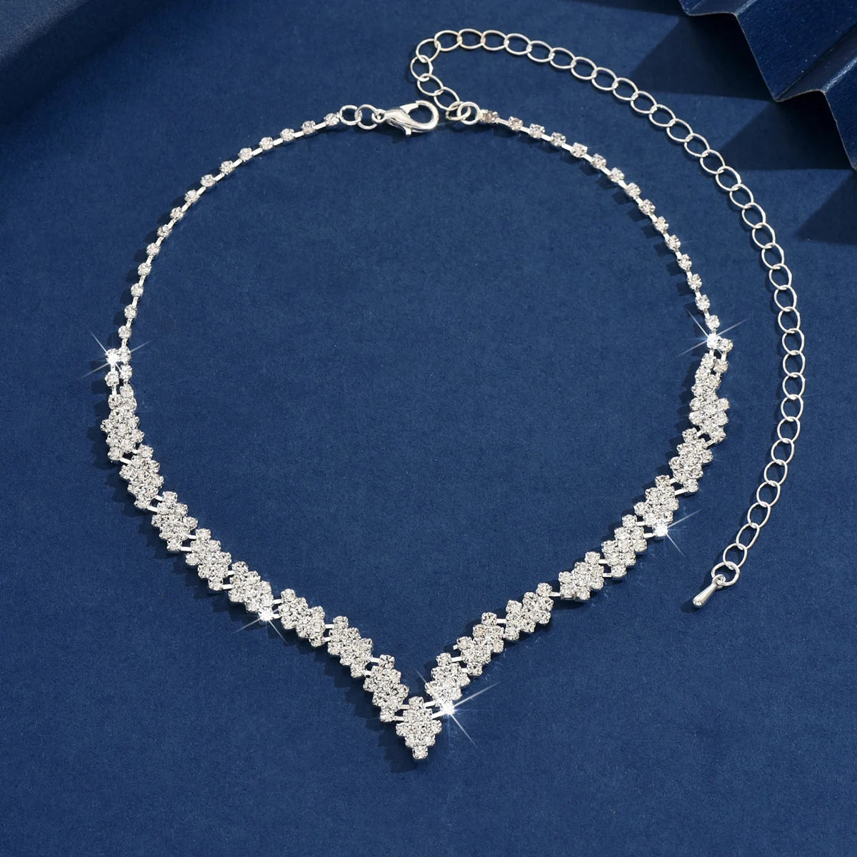 Light Luxury Geometric Rhinestone Chain Necklace – Minimalist Elegant Accessory for Women
