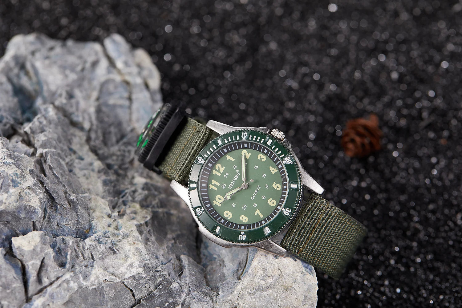 New Fashionable Minimalist Man Watch Luminous Canvas Strap Compass Mountaineering Watch Men's Quartz Watch relojes para hombres - BeeTrendyShop.COM